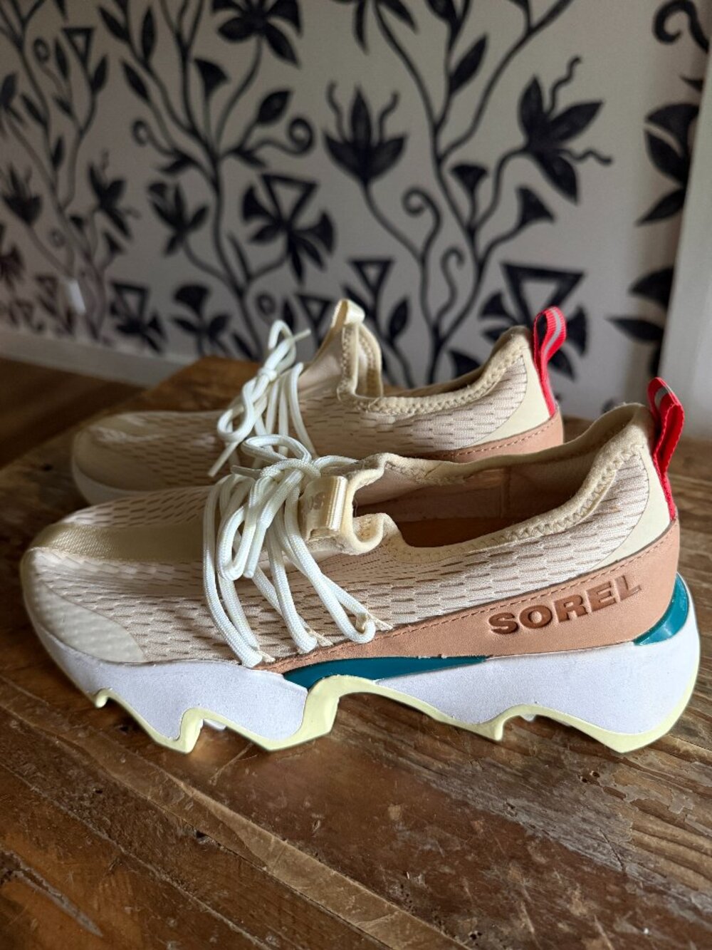 Sorel Kinetic Impact Lace Sneakers Cream Blush Platform Athletic Shoes Size 8.5